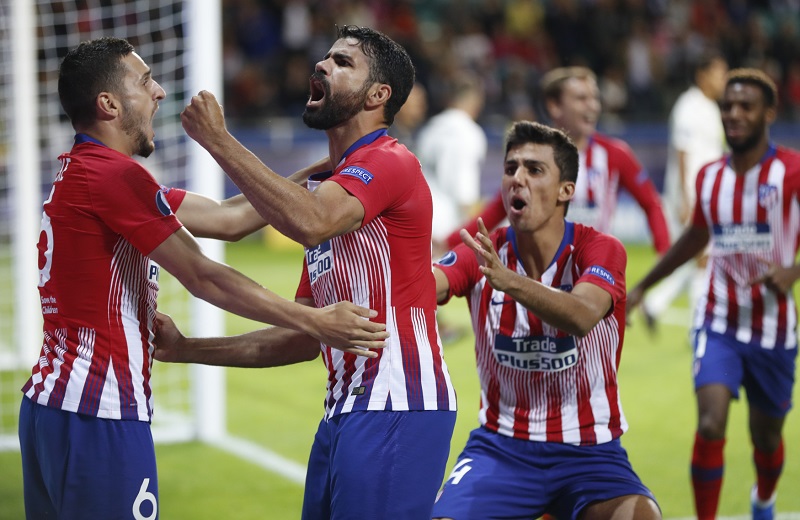Diego Costa (čelem) se v utkání proti Realu Madrid trefil dvakrát.