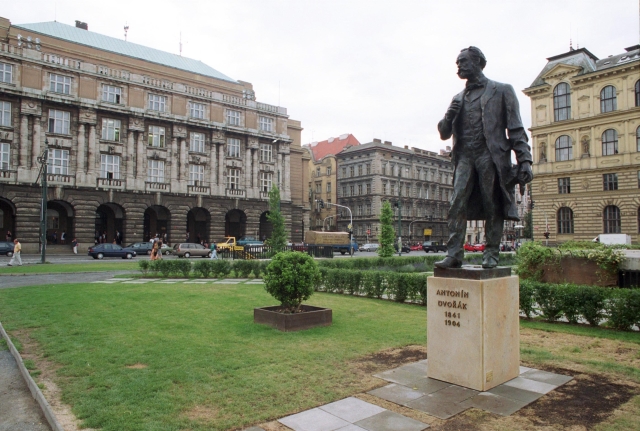 Socha Antonína Dvořáka.
