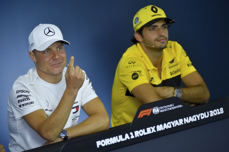 Sain nahradí v McLarenu mistra světa. Sain nahradí v McLarenu mistra světa.