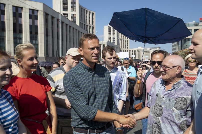 Alexej Navalnyj (uprostřed).