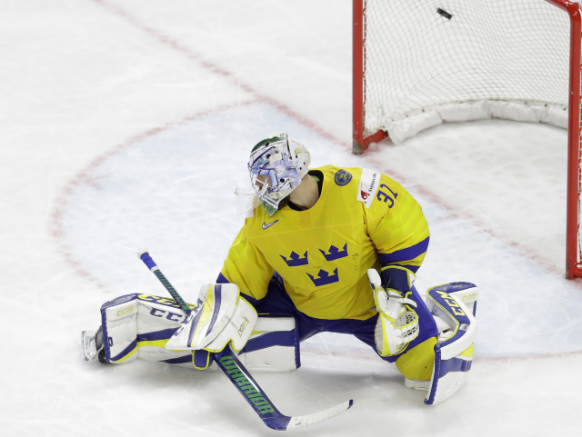 Anders Nilsson na letošním hokejovém MS. Anders Nilsson na letošním hokejovém MS.