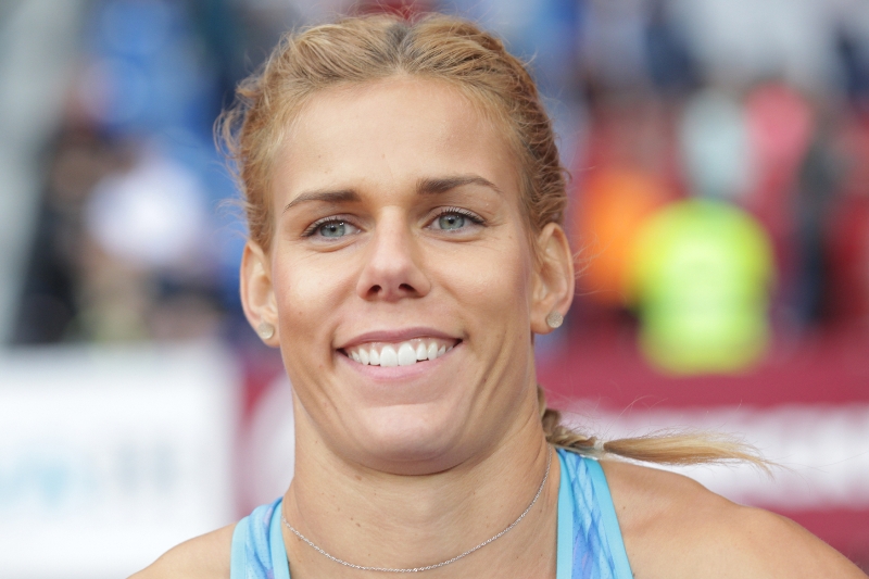 Nikola Ogrodníková se rozhodla pro oštěp a udělala dobře, slaví první stříbro. Nikola Ogrodníková se rozhodla pro oštěp a udělala dobře, slaví první stříbro.