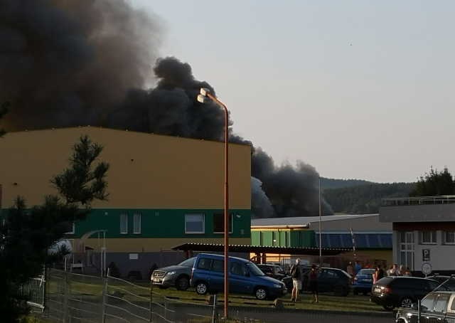Požár v průmyslovém areálu Ravak. 