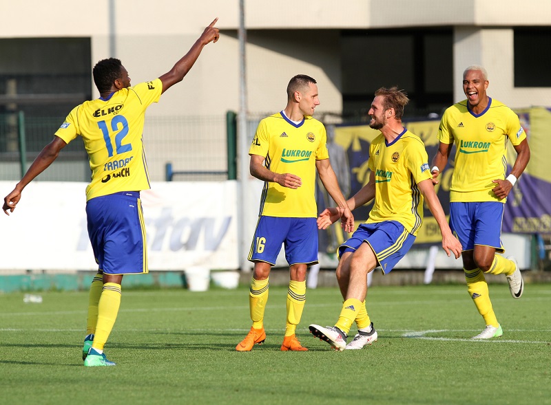 Radující se zlínští fotbalisté.
