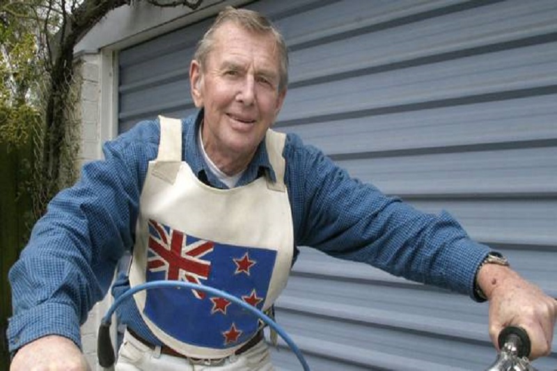 Ve věku 85 let opustil svět legendární závodník Ronnie Moore. Ve věku 85 let opustil svět legendární závodník Ronnie Moore.