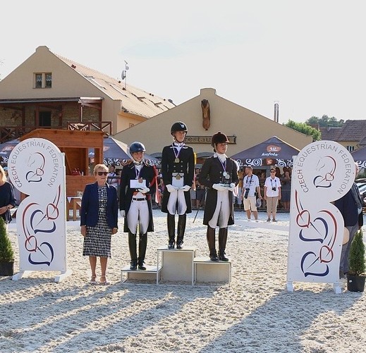 Zleva Hana Vášáryová, Libuše Mencke a Tereza Hábová. Zleva Hana Vášáryová, Libuše Mencke a Tereza Hábová.