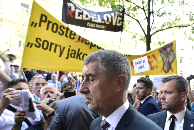 Andrej Babiš na pietním aktu při výročí srpnové invaze. 