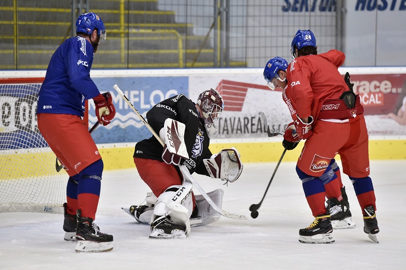 Matěj Machovský skončil kvůli zranění na reprezentačním soustředění. Matěj Machovský skončil kvůli zranění na reprezentačním soustředění.