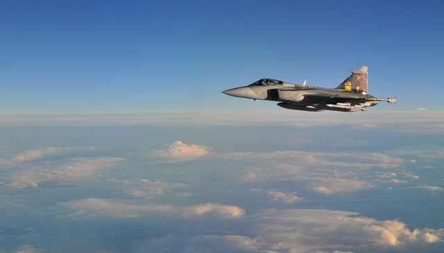 Na ilustračním snímku JAS-39 Gripen.