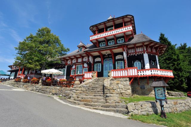 Restaurace Libušín v Pustevnách, kterou navrhl architekt Dušan Jurkovič.