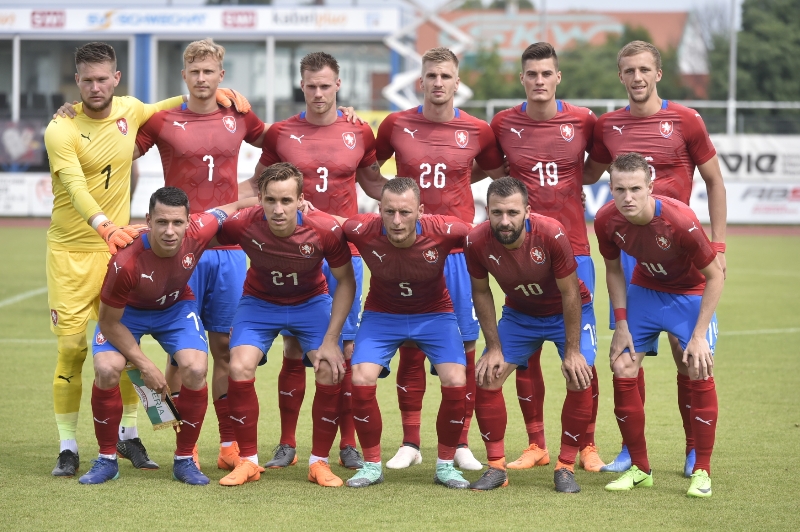 Hráči české fotbalové reprezentace před jedním z přípravných zápasů.