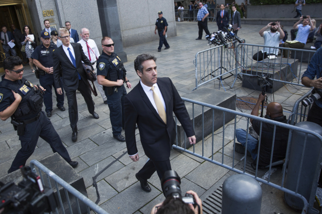Michael Cohen na cestě k Federálnímu soudu. Michael Cohen na cestě k Federálnímu soudu.