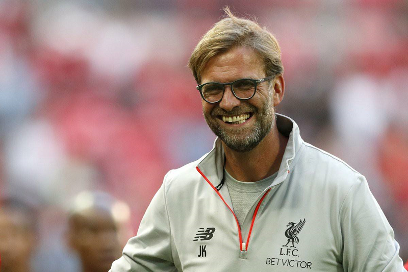 Kouč Liverpoolu Jürgen Klopp se zastal německého záložníka Mesuta Özila. Kouč Liverpoolu Jürgen Klopp se zastal německého záložníka Mesuta Özila.