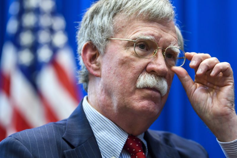 Bezpečnostní poradce Bílého domu John Bolton. Bezpečnostní poradce Bílého domu John Bolton.