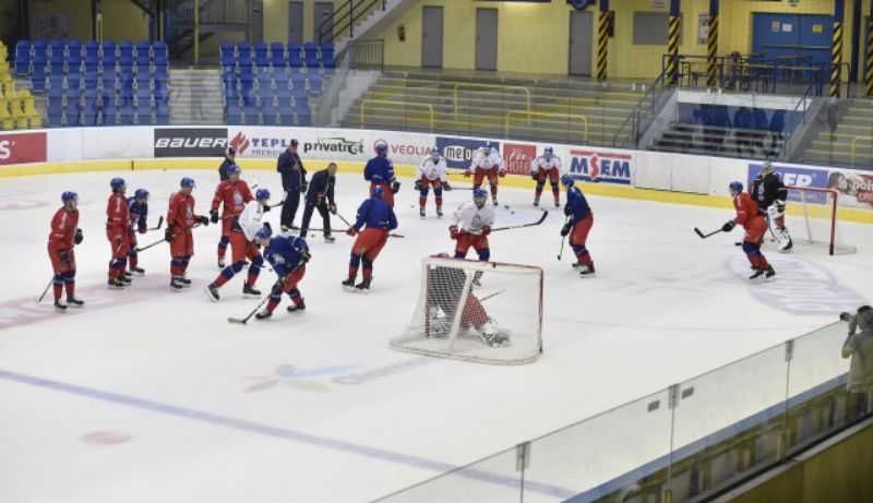 Čeští hokejisté na kempu v Přerově. Čeští hokejisté na kempu v Přerově.