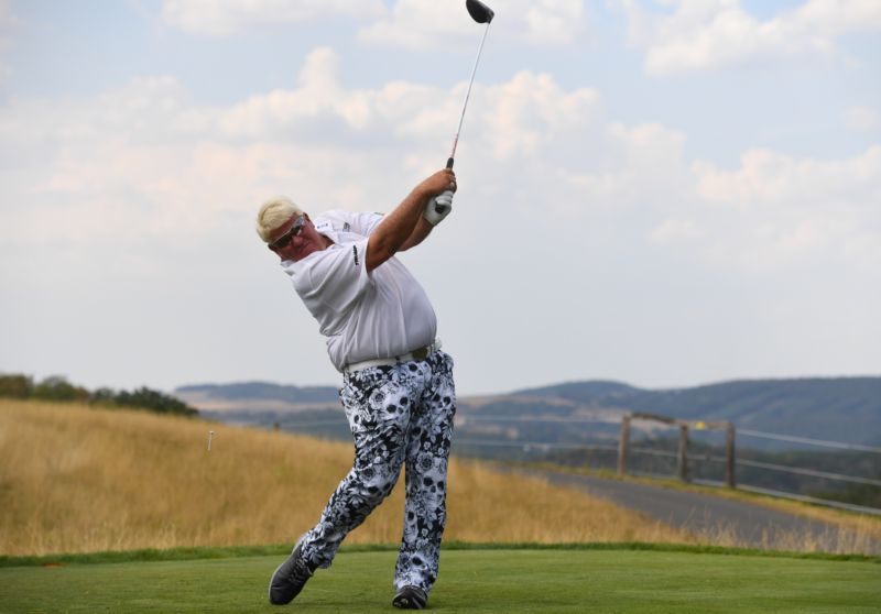 John Daly je jeden z golfistů na prvním místě. John Daly je jeden z golfistů na prvním místě.