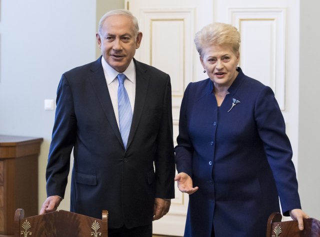 Izraelský premiér Benjamin Netanjahu  s prezidentkou Litvy Daliou Grybauskaiteovou.