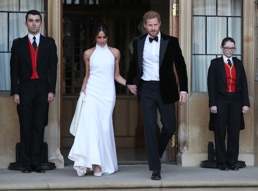 Meghan Markle se před svou svatební hostinou převlékla do pohodlnějších šatů.