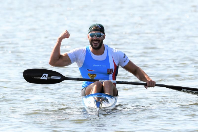 Dostál obhájil na MS zlato na 500 m, Fuksa slaví bronz. Dostál obhájil na MS zlato na 500 m, Fuksa slaví bronz.