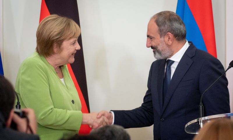 Německá kancléřka Angela Merkelová s arménským premiérem Nikolem Pašinjanem.