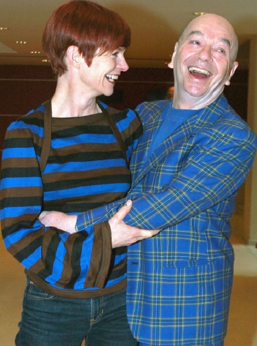 Lindsay Kemp a návrhářka a kostymérka Sandy Powellová.