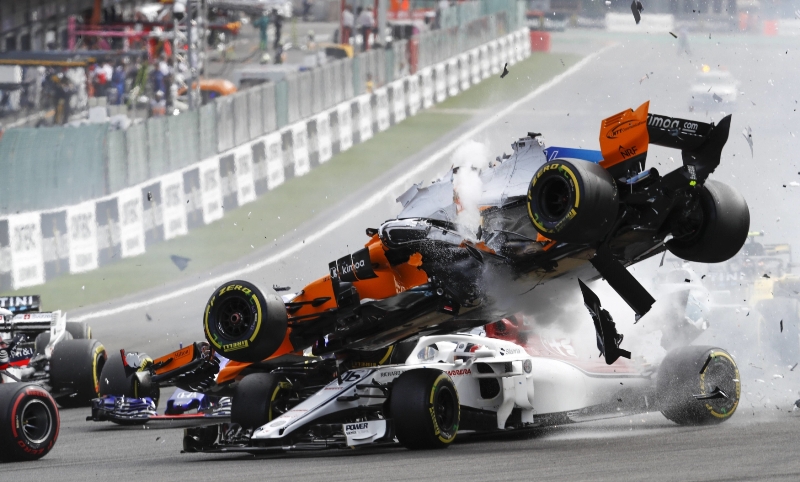 Charles Leclerc se v Belgii zřejmě podruhé narodil, při havárii měl velké štěstí.
