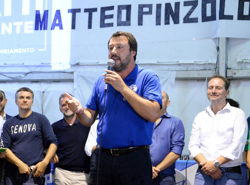 Matteo Salvini je vyšetřován v souvislosti se zadržováním migrantů z lodi Diciotti. Matteo Salvini je vyšetřován v souvislosti se zadržováním migrantů z lodi Diciotti.