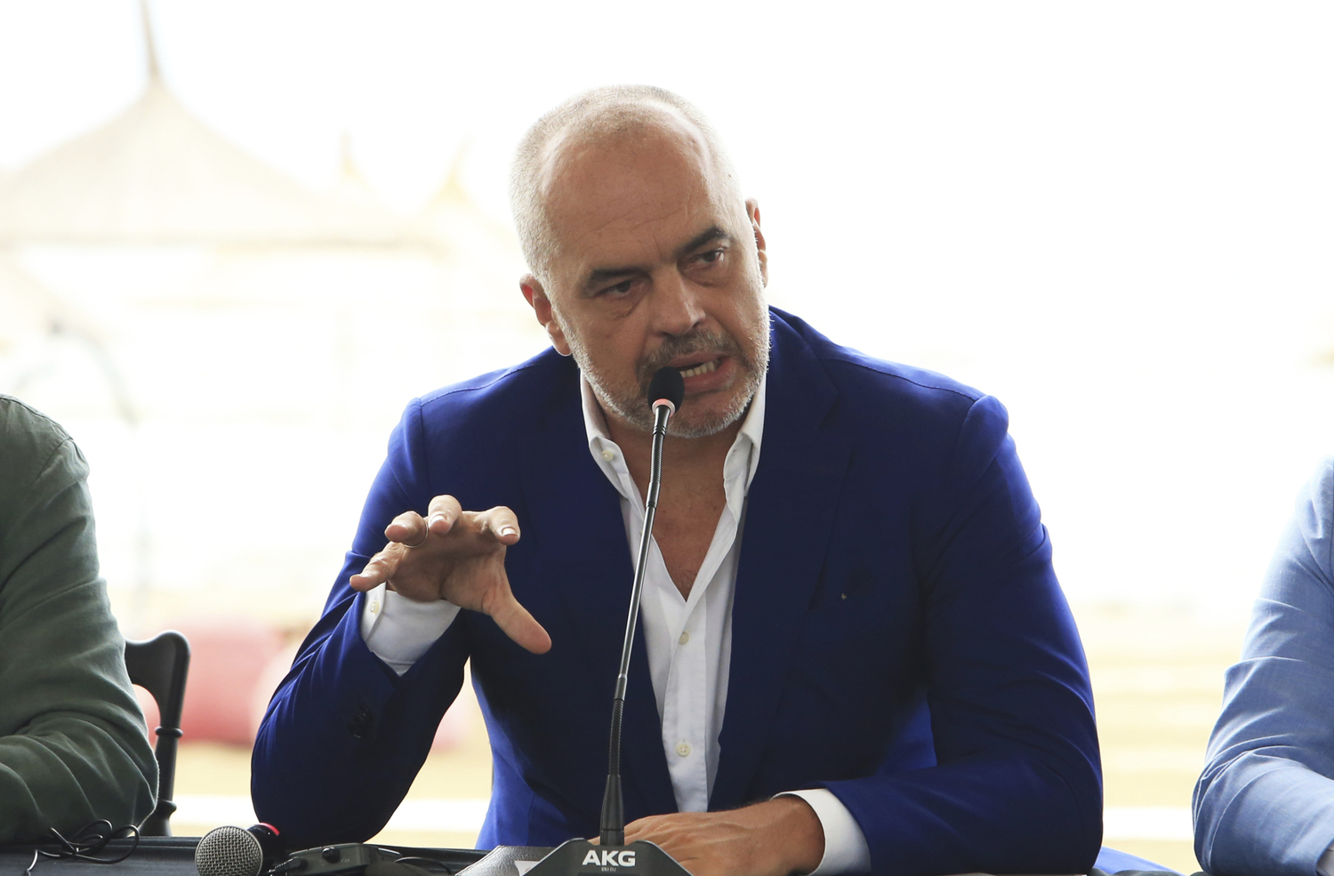 Hostitel neformální schůzky v Drači, albánský premiér Edi Rama. Hostitel neformální schůzky v Drači, albánský premiér Edi Rama.