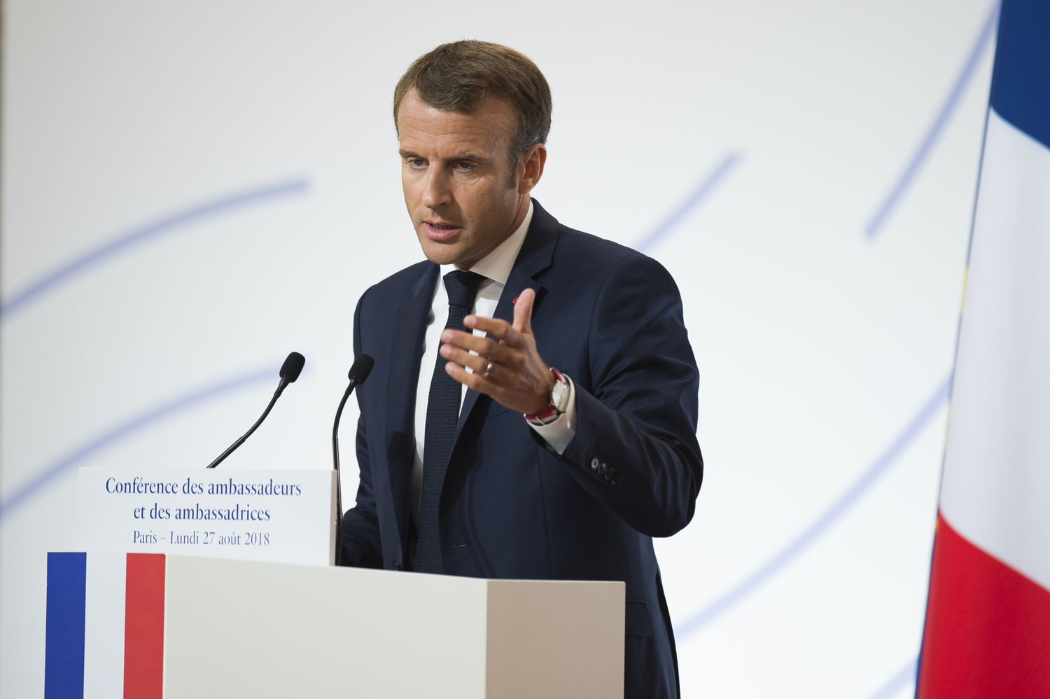 Francouzský prezident Emmanuel Macron při pondělním projevu.