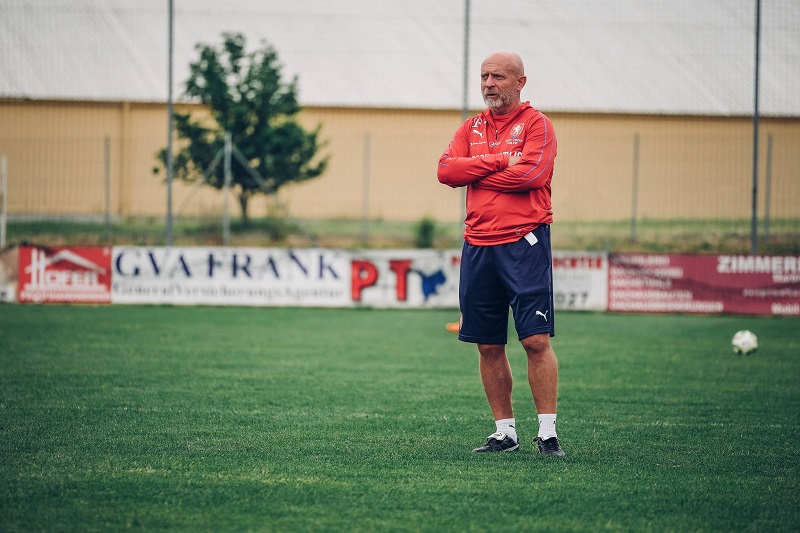 Trenér fotbalové reprezentace Karel Jarolím oznámil nominaci na úvodní zápas nové Ligy národů. Trenér fotbalové reprezentace Karel Jarolím oznámil nominaci na úvodní zápas nové Ligy národů.