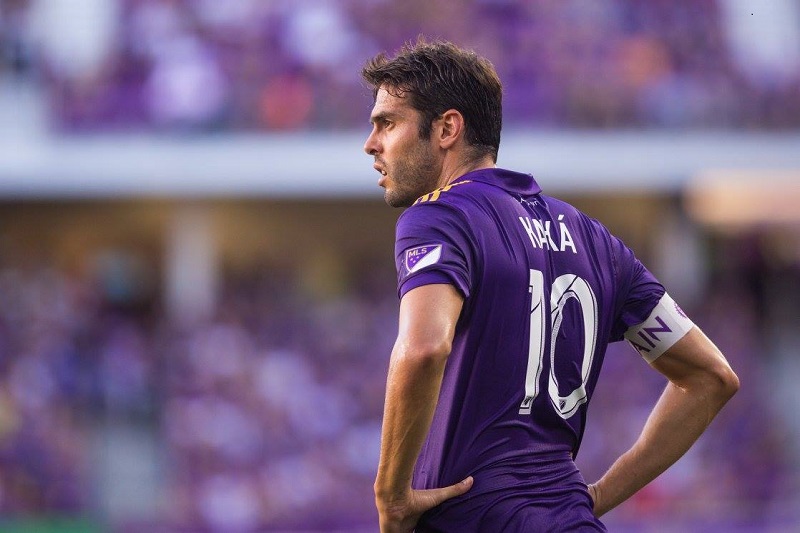 Bývalý brazilský reprezentant Kaká se vrací do Milána. Bývalý brazilský reprezentant Kaká se vrací do Milána.