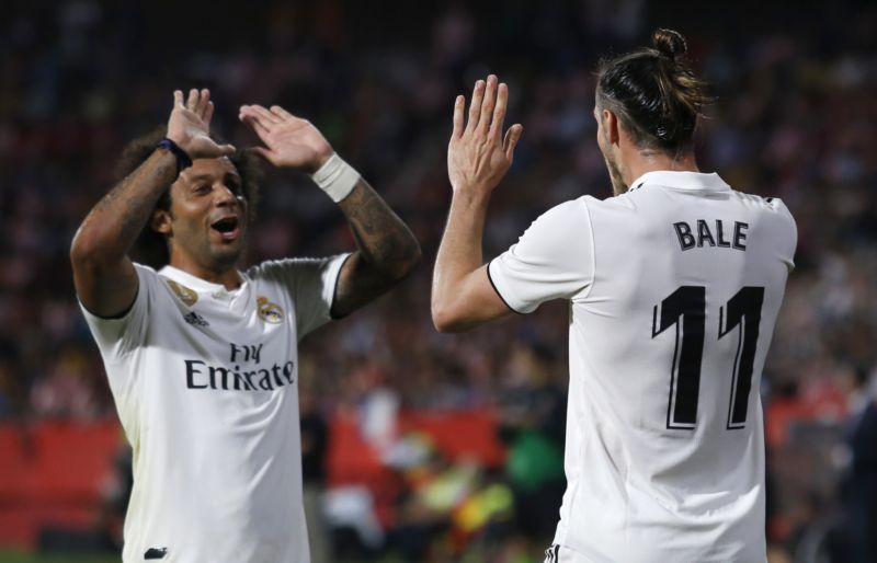 Marcelo (vlevo) se raduje se spoluhráčem Balem.