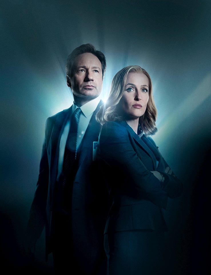Agent Mulder a agentka Scullyová ze seriálu Akta-X.