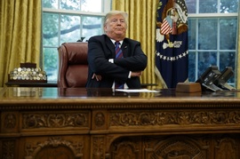 Americký prezident Donald Trump (na snímku) se pohřbu senátora Johna McCaina nezúčastní.