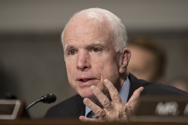 Americký senátor John McCain.