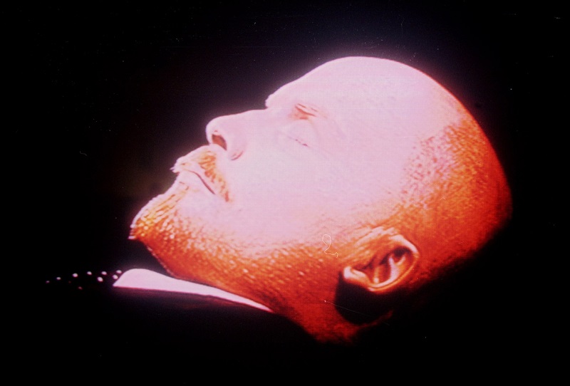 Vůdce ruské bolševické revoluce Vladimír Iljič Lenin v mauzoleu.
