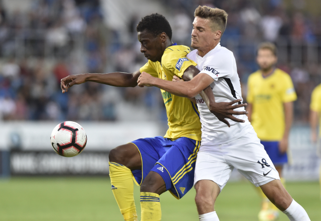 Ibrahim Traoré (ve žlutém) míří do Edenu.