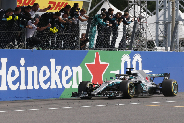V Monze vyhrál Hamilton a zvýšil náskok v čele MS formule 1.