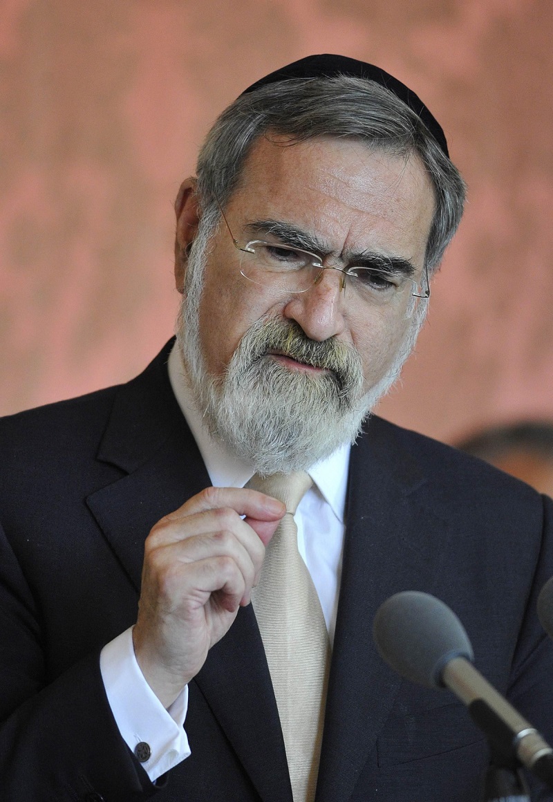 Bývalý britský vrchní rabín Jonathan Sacks.