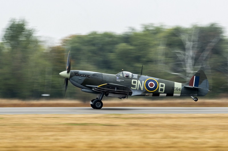 Britský stíhací letoun Spitfire Mk.XVIE.