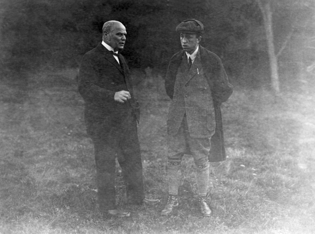 Antonín Švehla na archivním snímku s Karlem Čapkem.