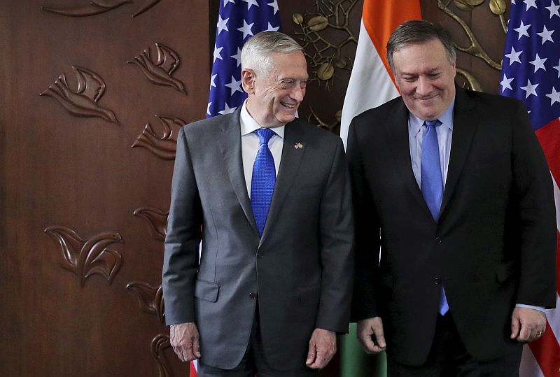 Zleva americký ministr obrany James Mattis a ministr zahraničí Mike Pompeo. 