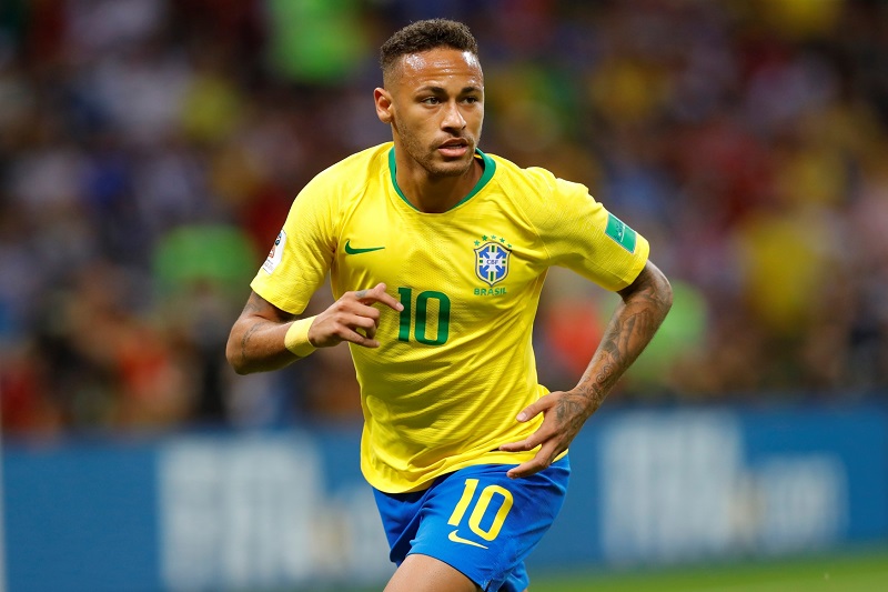 Hvězdný útočník Neymar bude kapitánem Brazílie.