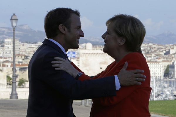 Francouzský prezident Emmanuel Macron a německá kancléřka Angela Merkelová.
