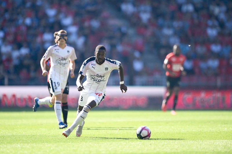 Fotbalisté Bordeaux (v bílém) v zápase s Rennes.