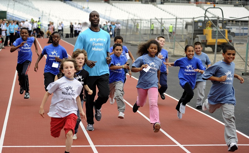Atletická legenda Michael Johnson před lety na charitativní akci.