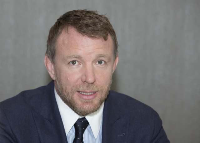 Režisér Guy Ritchie.