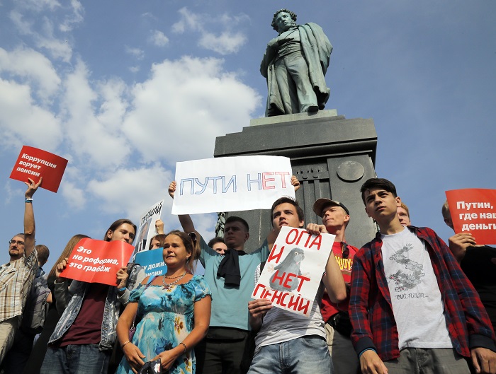 Lidé protestující v Moskvě.