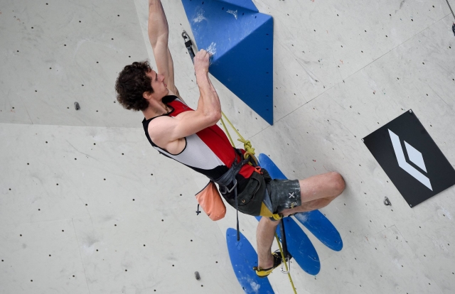Lezec Adam Ondra.