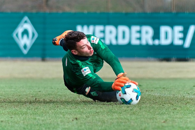 Jiří Pavlenka se opět postavil mezi tři tyče.